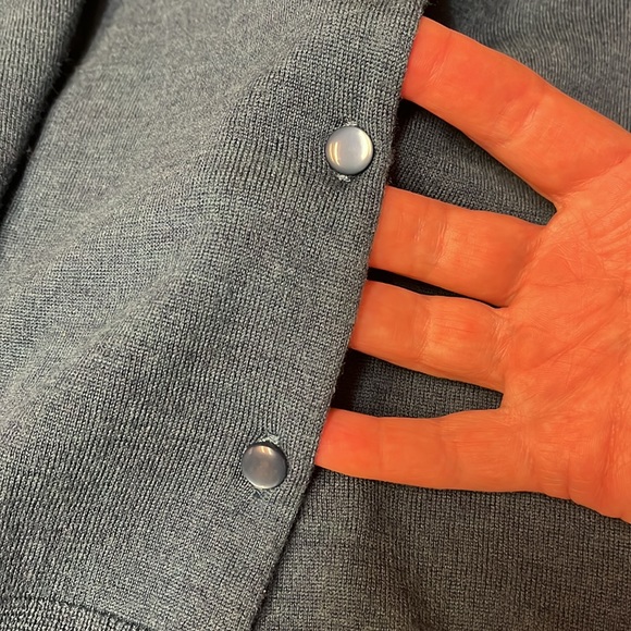 Soft, lightweight, warm merino wool sweater - Picture 5 of 5